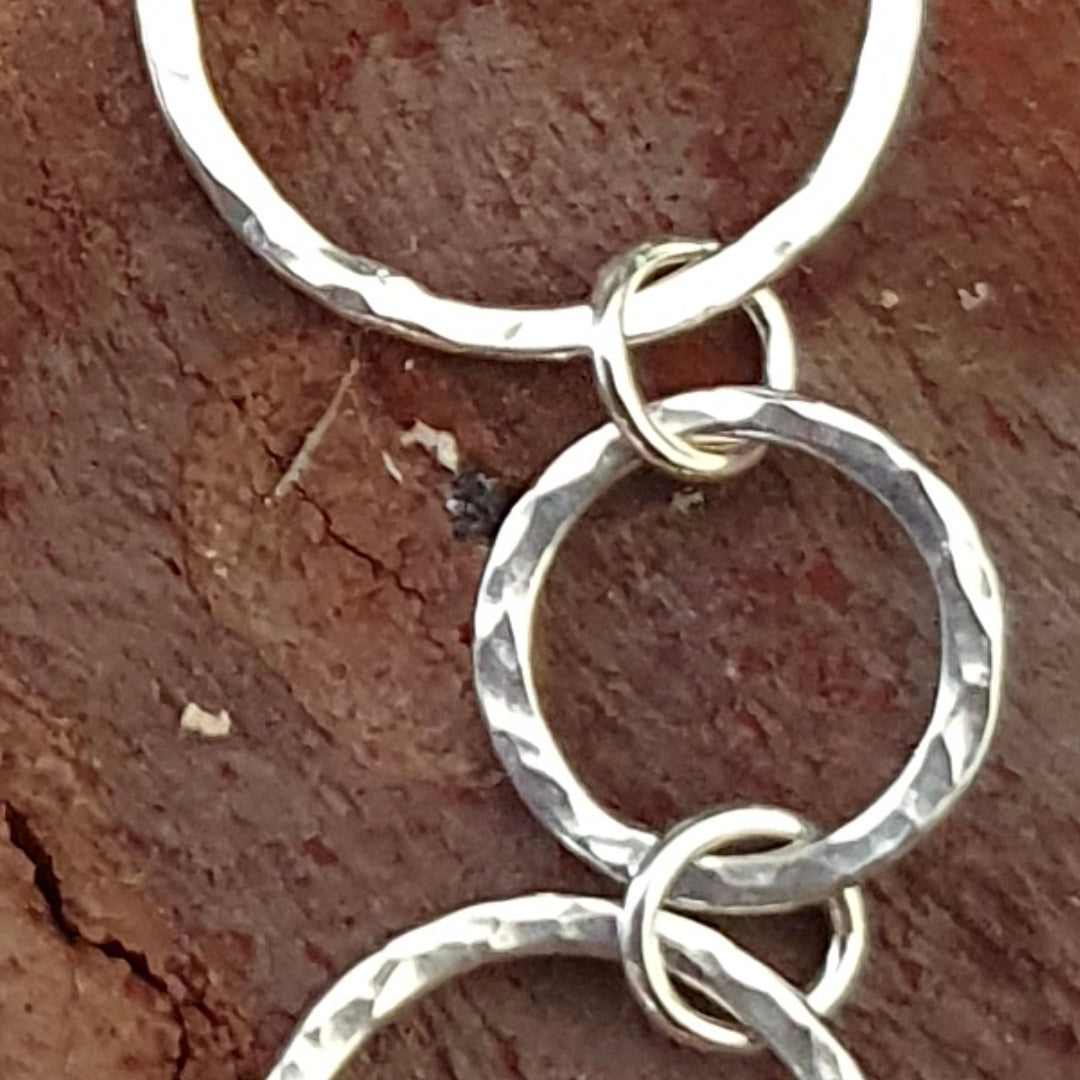 Bracelet with textured circles